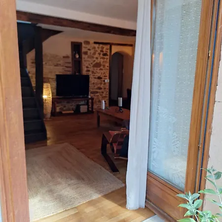 Maison De Village Medieval Surplombant Les Meandres De La Loire Holiday home