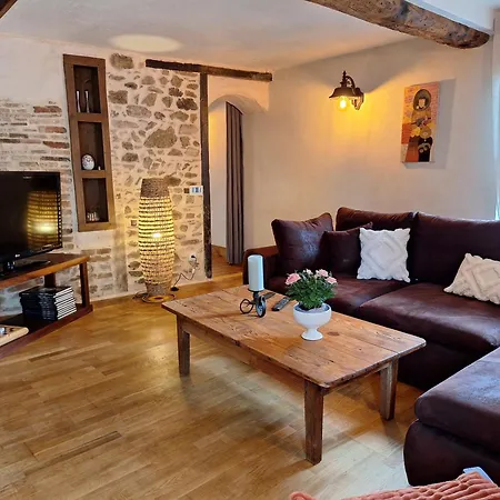 Maison De Village Medieval Surplombant Les Meandres De La Loire *